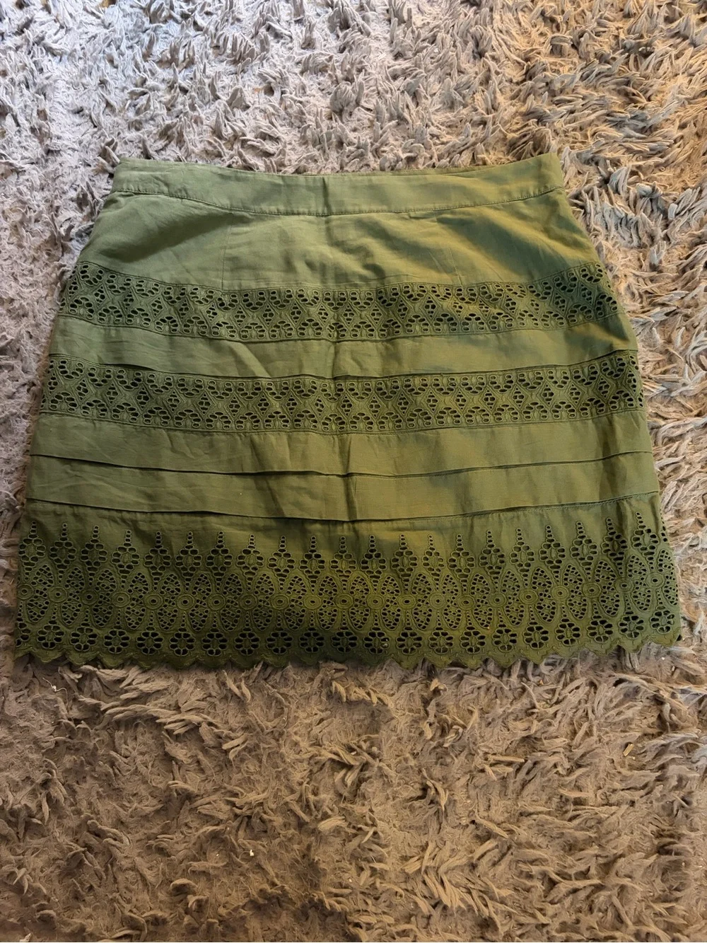 Sage green GAP lace eyelet embroidered scalloped hem tiered mini skirt sz 10 - Picture 2 of 7